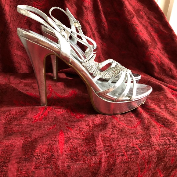 Shoes - Picture 2 of 3